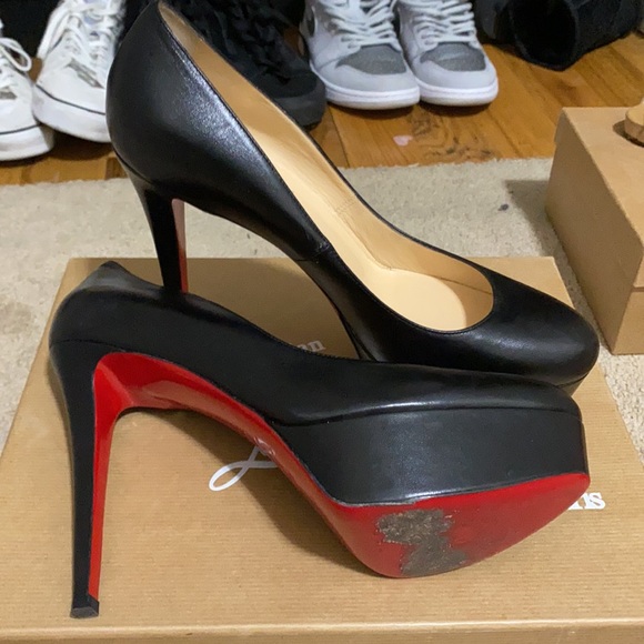 Christian Louboutin - Picture 2 of 3